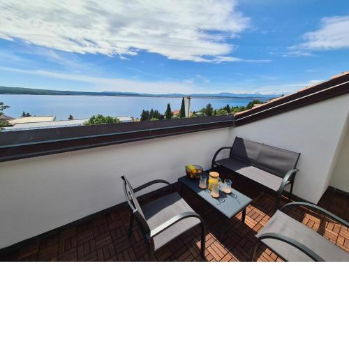 Superior Luxury 4 stars Vorgesetzter 4 sterne apartments 150m to sea, to Sandy and Pebble beach