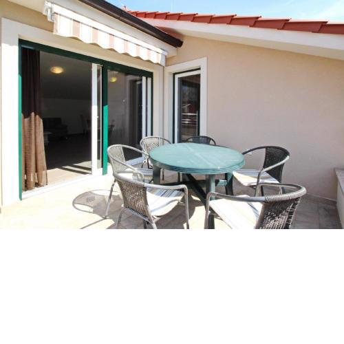 Tolles Appartement in Baška mit Terrasse