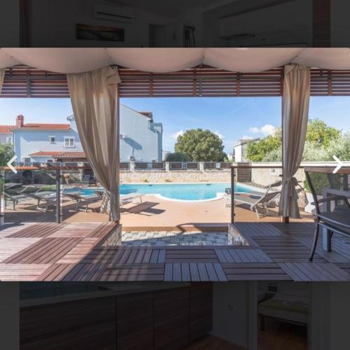 Tomica Apartments with Pool