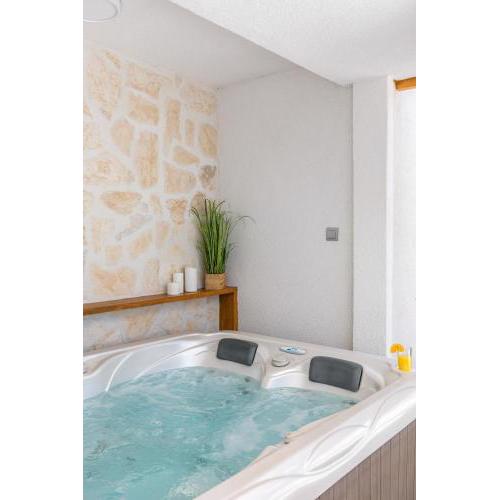 Tonina apartment - with terrace, jacuzzi, free parking