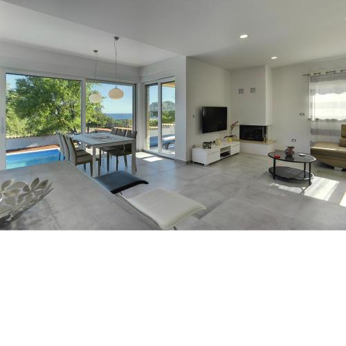 Traumhafte Villa mit privatem Pool, Sauna, Meerblick