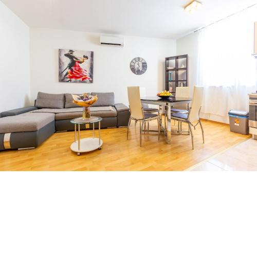 Vale apartment with balcony