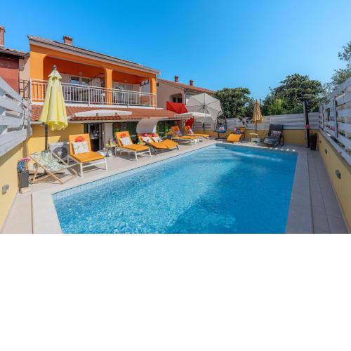 Venus Holiday House with Pool