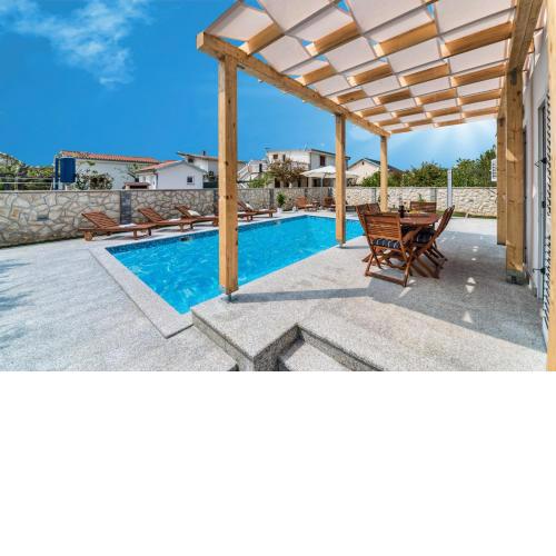 Vila Casa Nova near Queen Beach- by TA Leut Agency