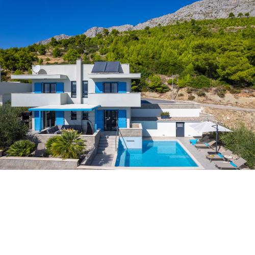 Villa Allegra with 32msq heated pool, 300m far from sandy beaches, open sea view