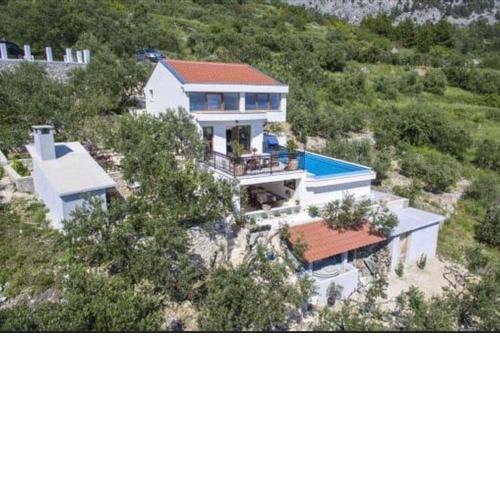 Villa Amare, Makarska with pool and garden