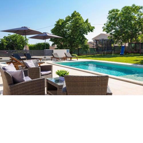Villa Anavi mit privatem Pool und großem Garten
