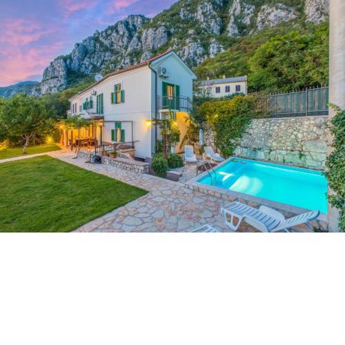 VILLA BARETIC