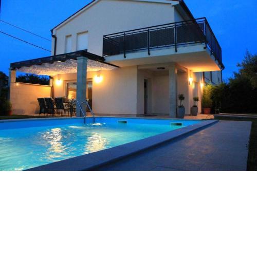Villa Divina mit Garten, Terrasse und Pool