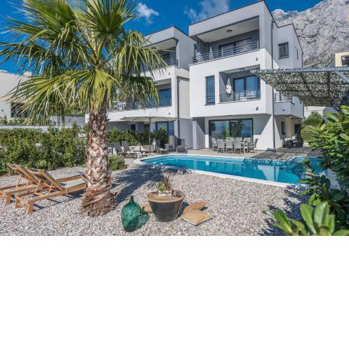 Villa Glory Palm a luxury villa in Makarska, private pool
