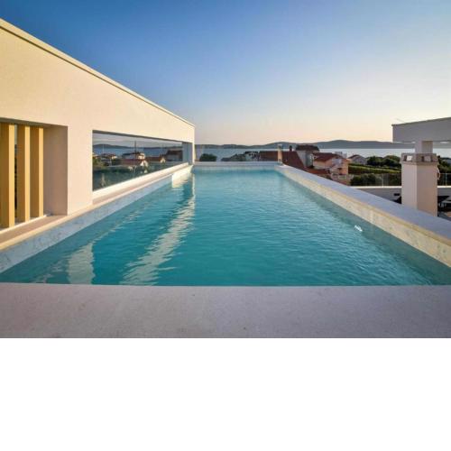Villa La Perla with pool