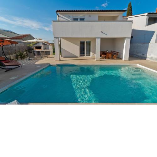 Villa Luka with private pool near Pula