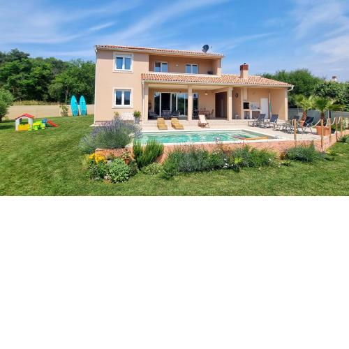 Villa Mira