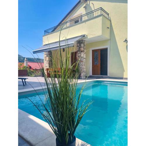 Villa Natura with swimming pool, jacuzzi and sauna