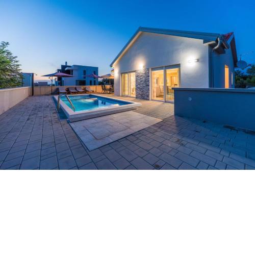 Villa Nicolle only 50meters from the beach - by TA Leut Agency