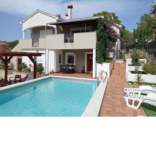 VILLA NIKO with private swimming pool