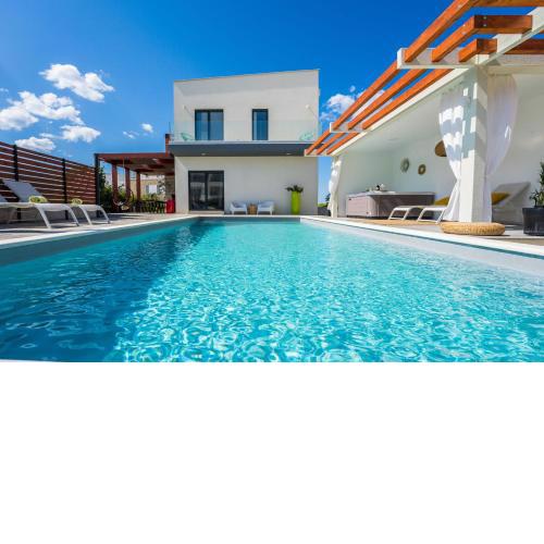 Villa Olea with heated pool and jacuzzi