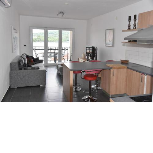 Villa Pina Apartment Evitos