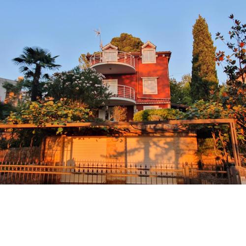 Villa Red Rose
