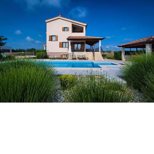 Villa Stokovci in Central Istria for families and kids with a large garden and playground
