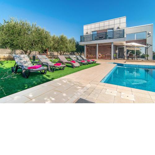 Villa Tammy by Villa Plus