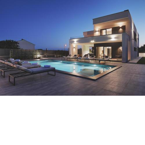 Villa Ula in Pula with heated pool and sauna