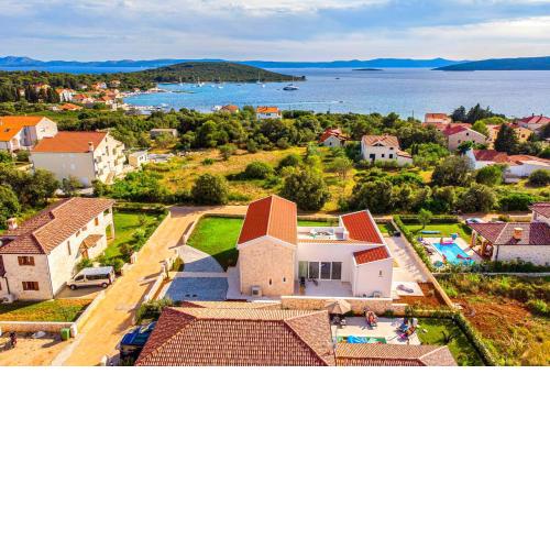 Villa Vela Muline - 8 plus 2 guests - heated pool