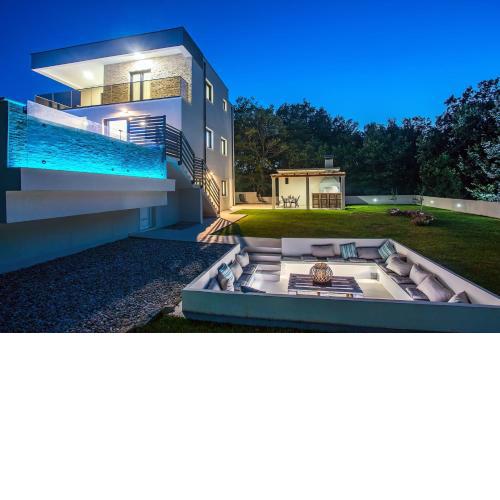Villa Zora -luxurious villa with heated pool, sauna, 4 bedrooms, 10 persons max