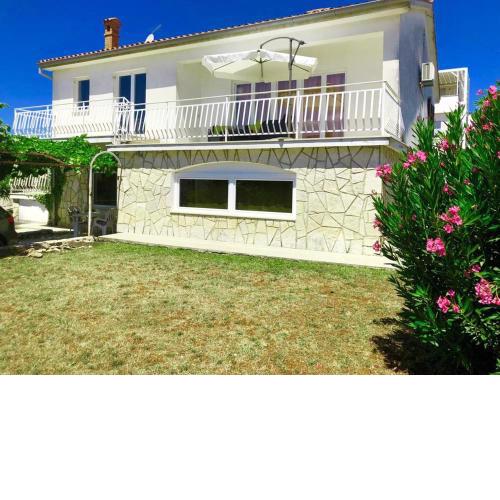Welcoming apartment in Novigrad 40 m² with peaceful garden