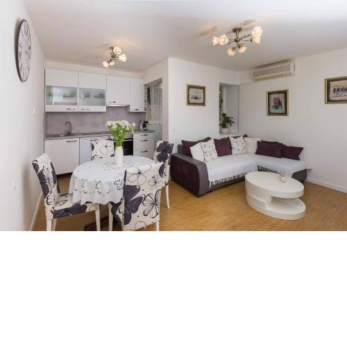 White Rose Apartment