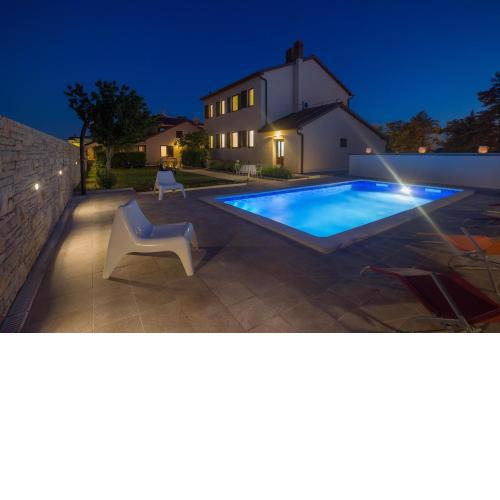 Wonderful villa Valbandon with private pool and sauna near the beach and Briuni Islands