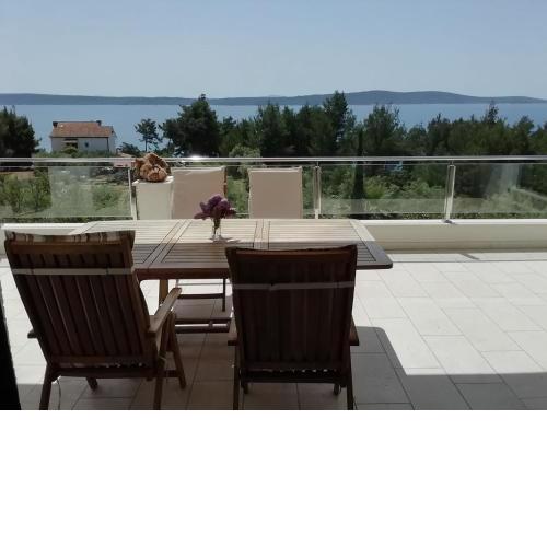 Zavala view luxe apartment-private path to sea
